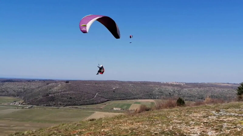 Nubigena paragliding