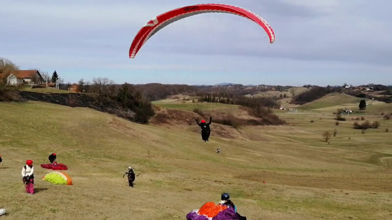 Nubigena paragliding